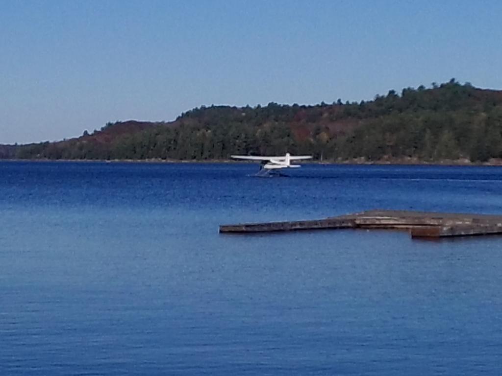 Little Hawk Resort & Marina Algonquin Highlands ภายนอก รูปภาพ