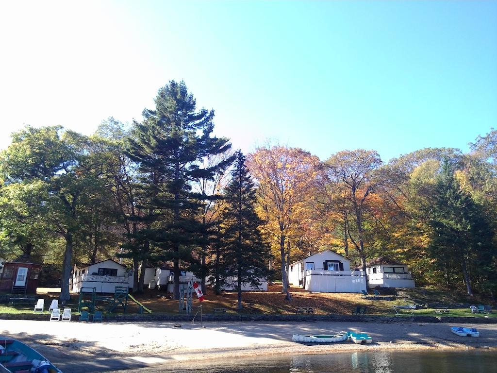 Little Hawk Resort & Marina Algonquin Highlands ภายนอก รูปภาพ