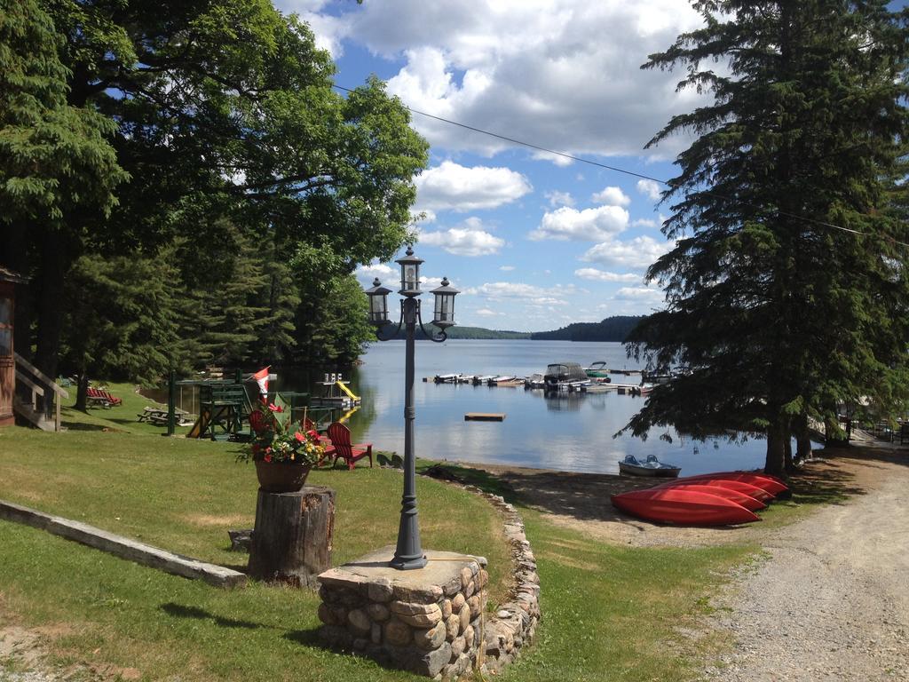 Little Hawk Resort & Marina Algonquin Highlands ภายนอก รูปภาพ