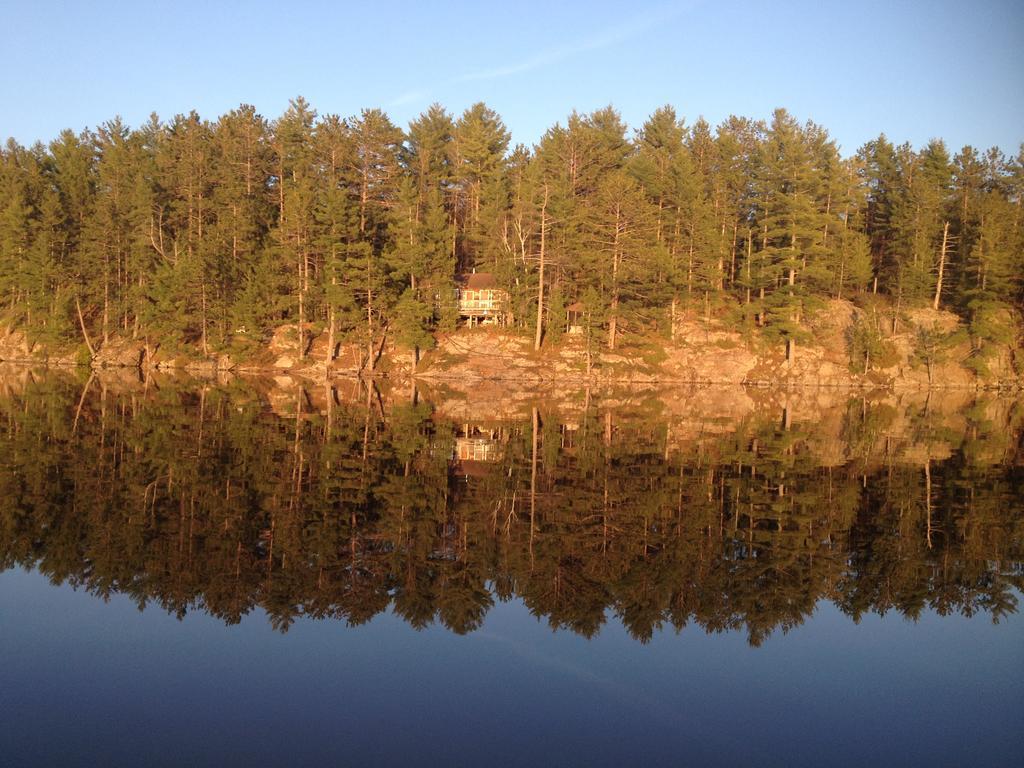 Little Hawk Resort & Marina Algonquin Highlands ภายนอก รูปภาพ