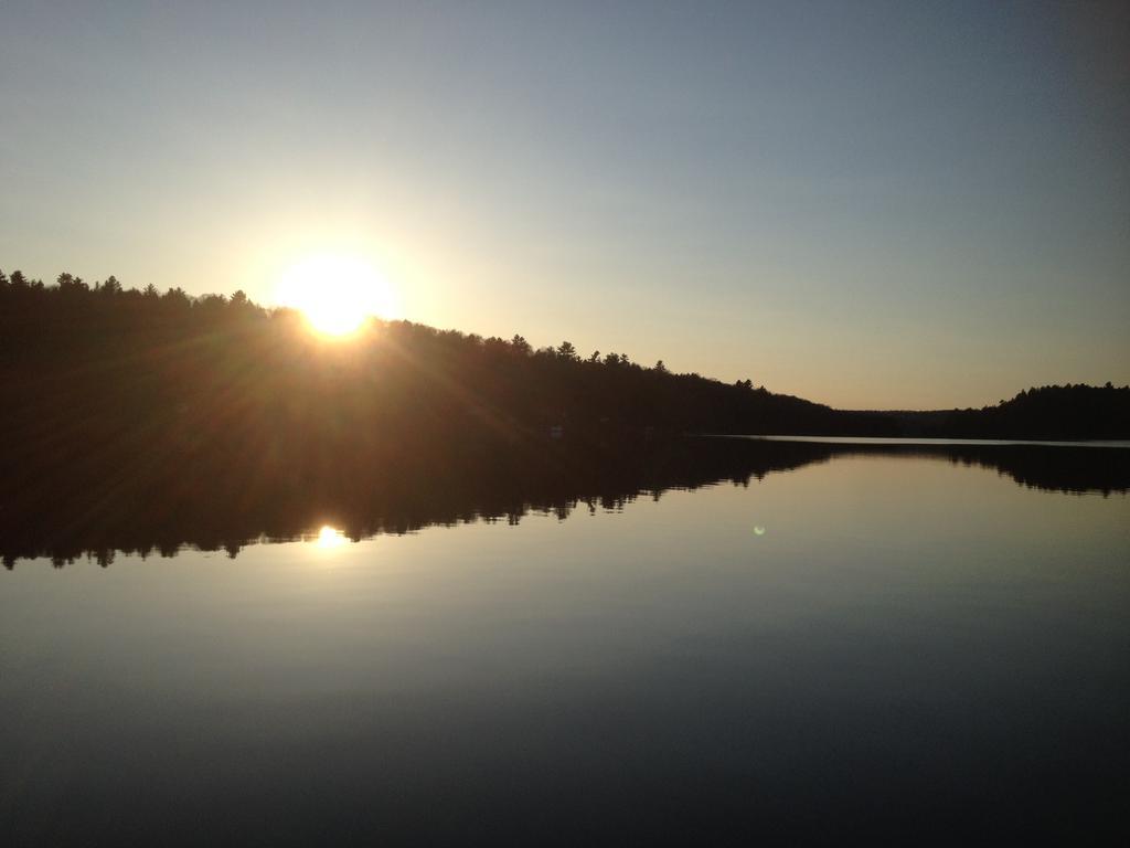 Little Hawk Resort & Marina Algonquin Highlands ภายนอก รูปภาพ
