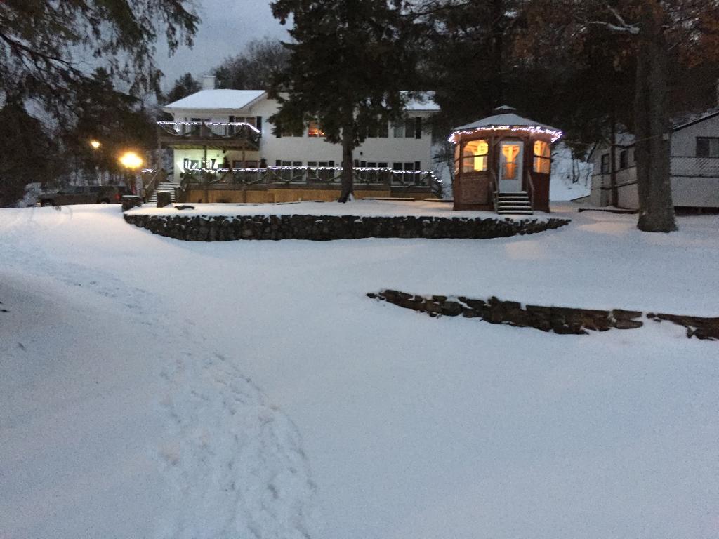 Little Hawk Resort & Marina Algonquin Highlands ภายนอก รูปภาพ