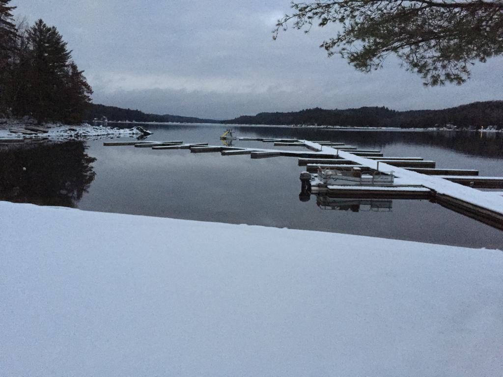 Little Hawk Resort & Marina Algonquin Highlands ภายนอก รูปภาพ