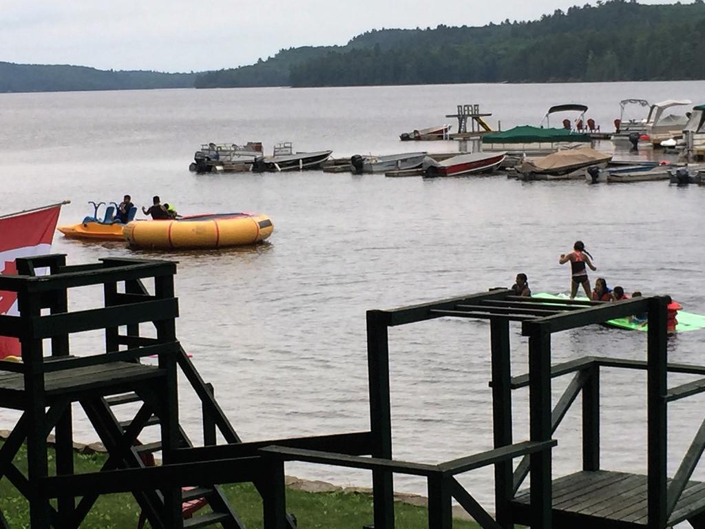 Little Hawk Resort & Marina Algonquin Highlands ภายนอก รูปภาพ